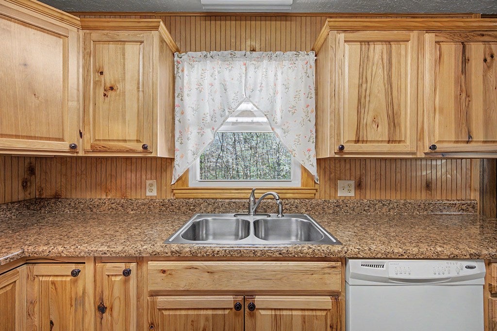 6921 Ivanhoe Road Ivanhoe, VA 24350 - Photo 33 of 76 Gallery Image 33