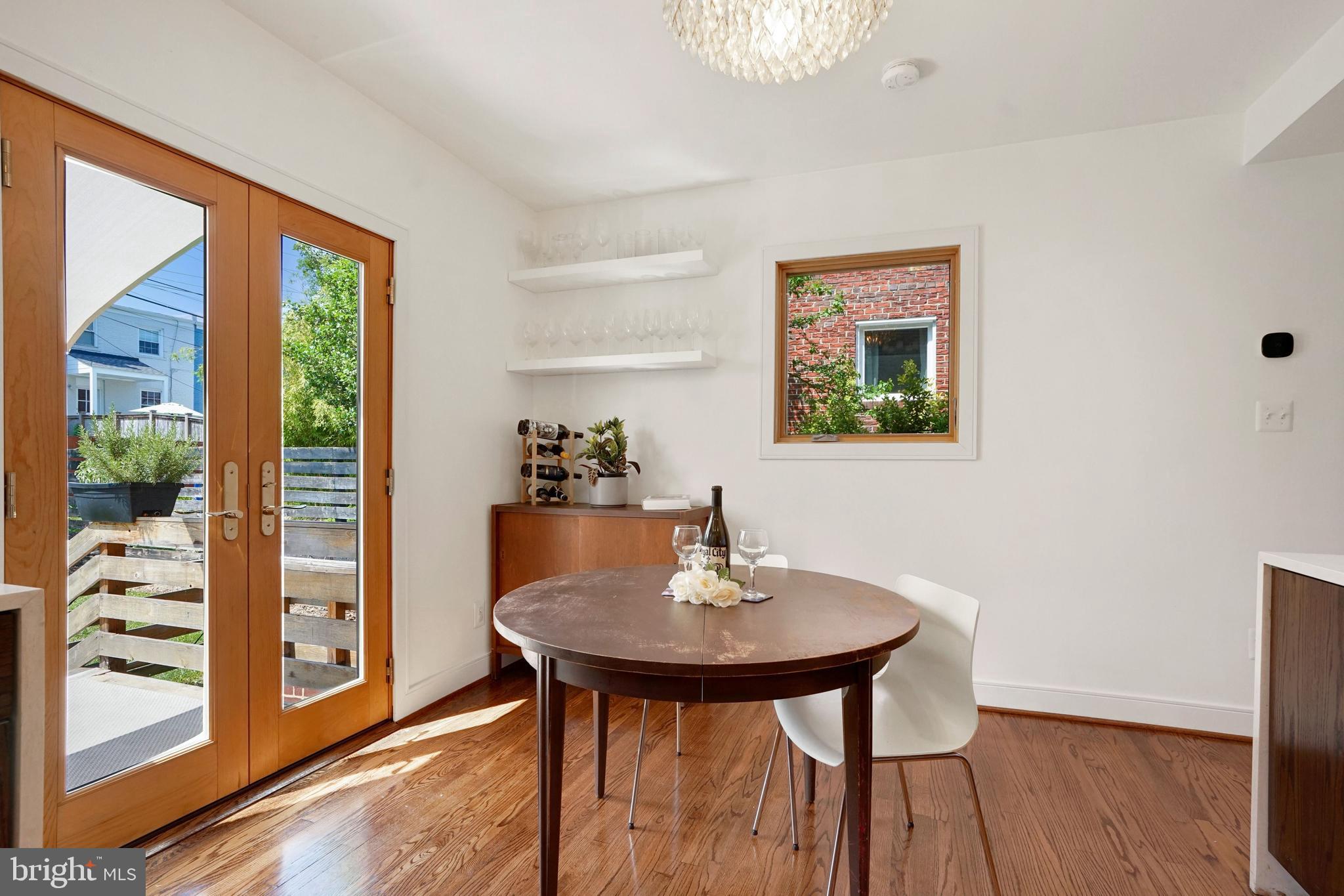 529 East Luray Avenue Alexandria, VA 22301 - Photo 7 of 33