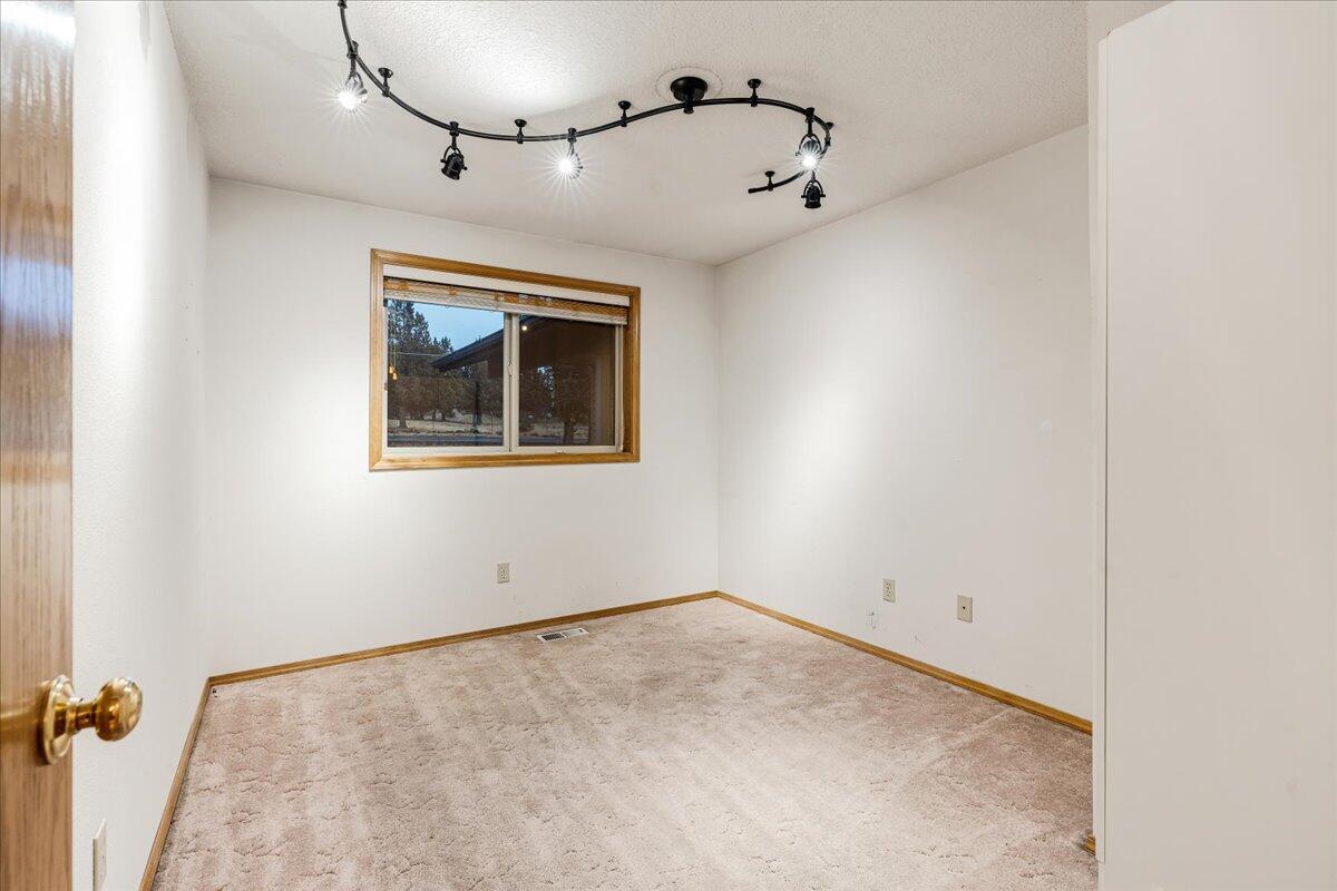 10573 Southwest Shad Road Terrebonne, OR 97760 - Photo 23 of 40 23-10573 SW Shad Rd-18
