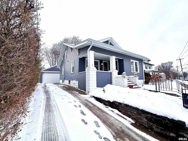 $205,000 | 1611 25th Street, Moline, IL 61265