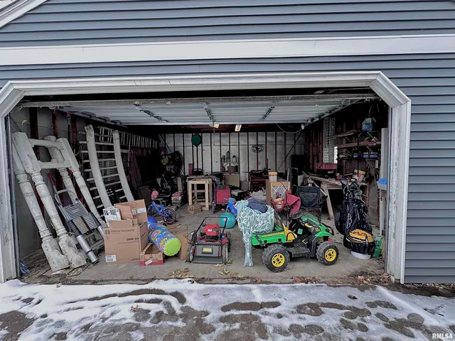 $205,000 | 1611 25th Street, Moline, IL 61265