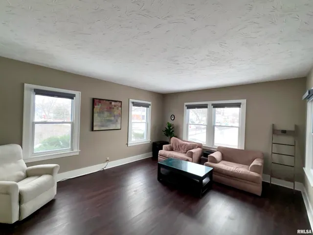 $205,000 | 1611 25th Street, Moline, IL 61265