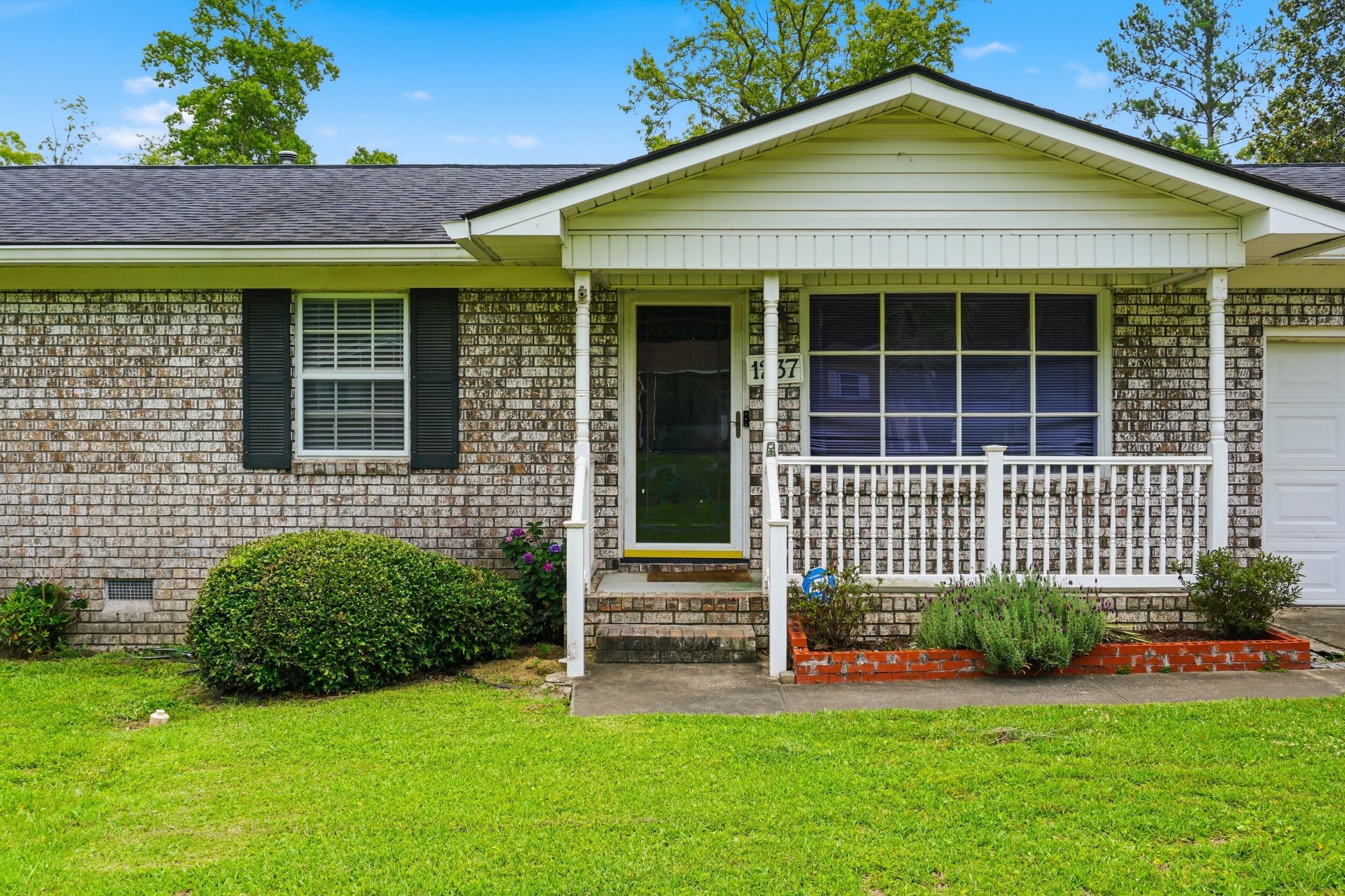 1237 Redeemer Drive Hanahan, SC 29410 - Photo 4 of 49