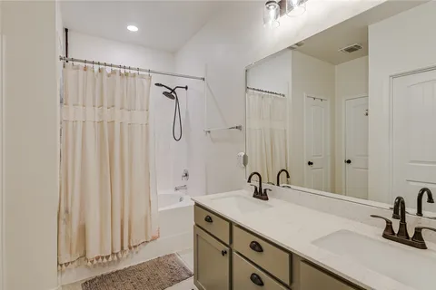 $325,000 | 1008 Estes Park, Taylor, TX 76574