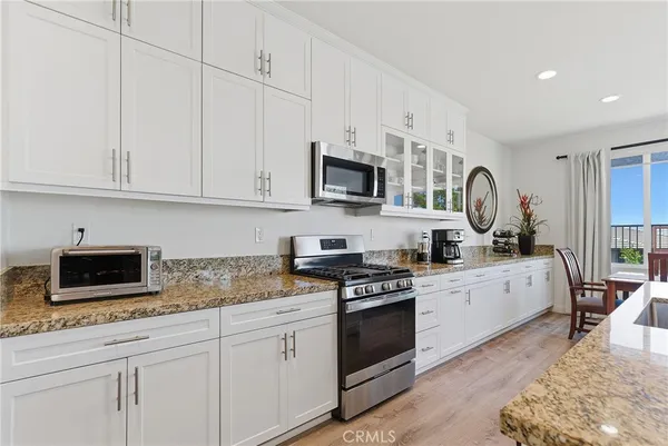 $989,999 | 18106 Meridian Lane, Saugus, CA 91350