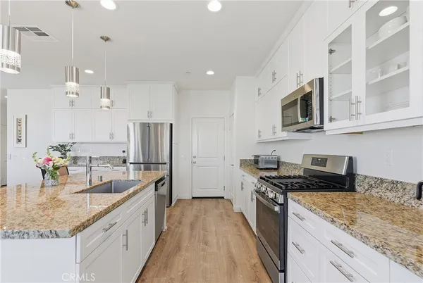 $989,999 | 18106 Meridian Lane, Saugus, CA 91350
