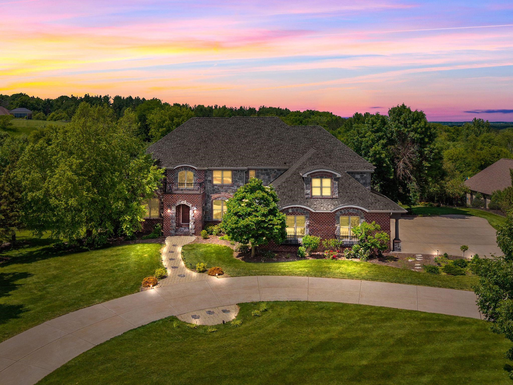 2730 Apple Hill Boulevard Appleton, WI 54913 - Photo 3 of 90