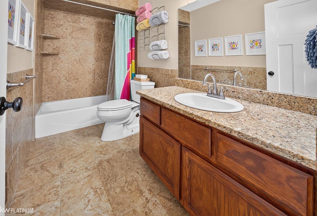 53103 West Ridge Drive New Baltimore, MI 48051 - Photo 13 of 23 50212363-30369ed2-58d0-4dbc-a5b2-c9cfa43c9c40.JPG