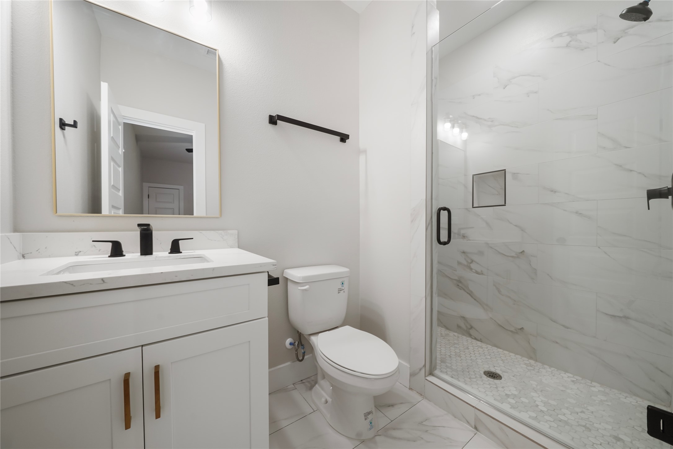 402 East 37th Street, Unit A Houston, TX 77018 - Photo 9 of 10 a bathroom with a sink a toilet and shower