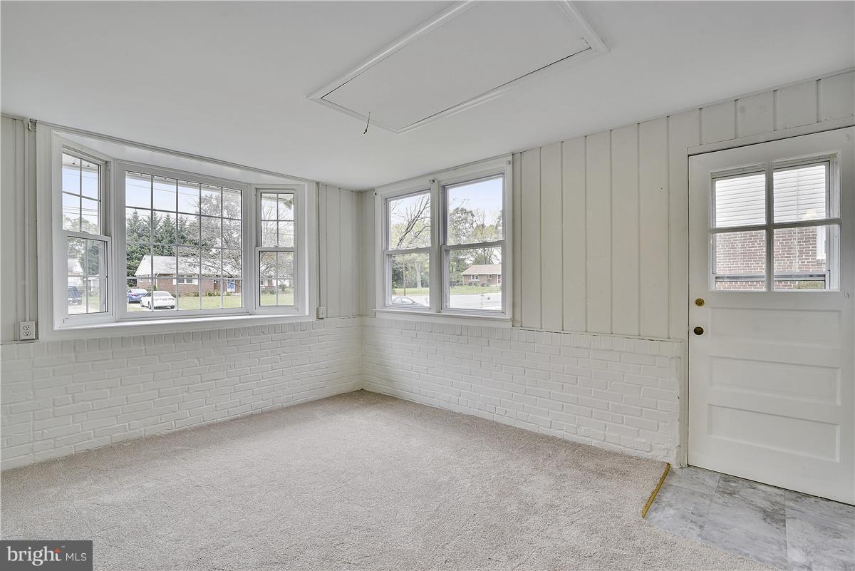 5407 Charlottesville Road Springfield, VA 22151 - Photo 6 of 17 Living Room