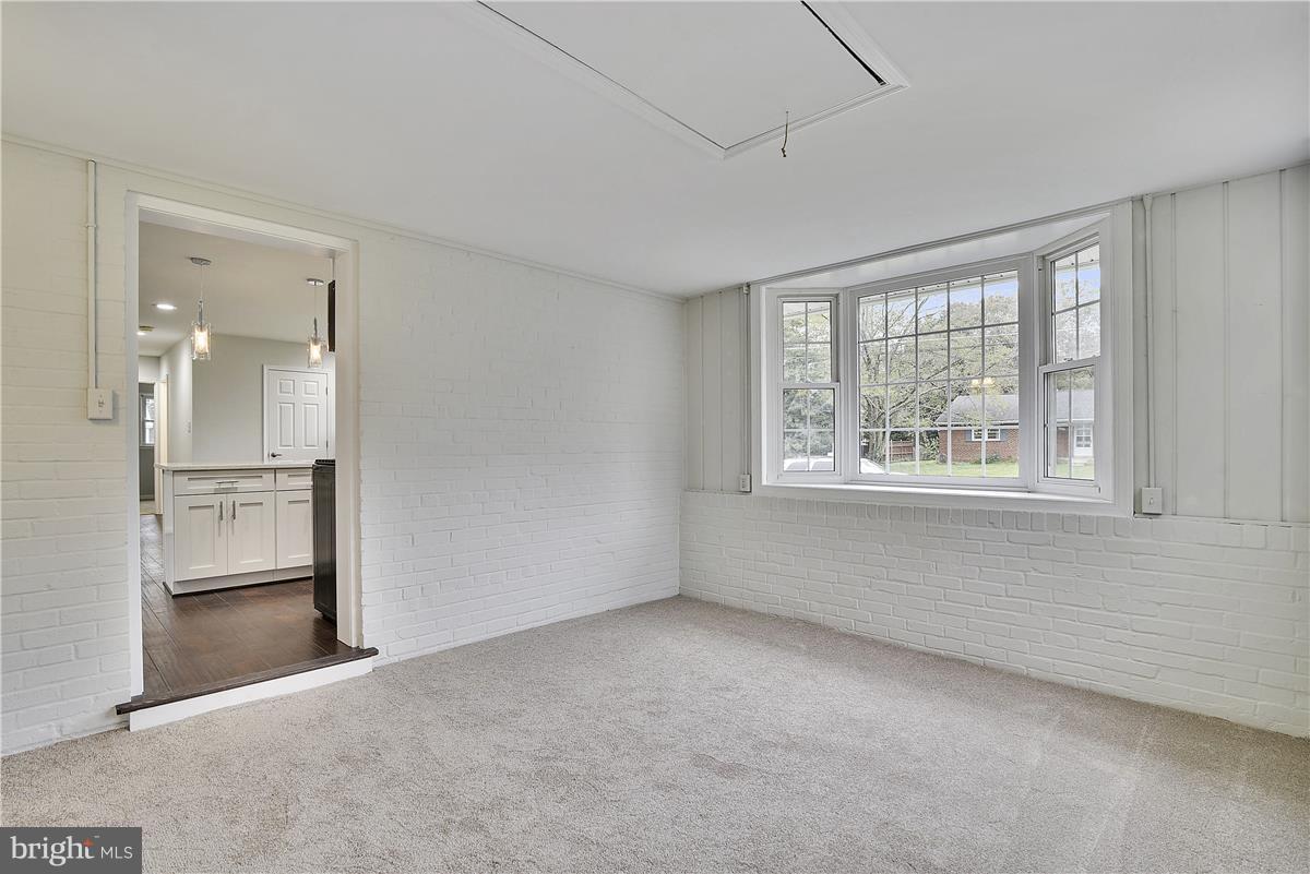 5407 Charlottesville Road Springfield, VA 22151 - Photo 7 of 17 Living Room