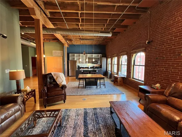 $225,000 | 1004 Spruce Street, Unit 613, St. Louis, MO 63102