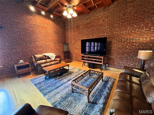 $225,000 | 1004 Spruce Street, Unit 613, St. Louis, MO 63102