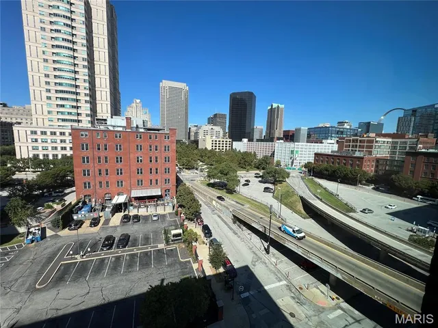 $225,000 | 1004 Spruce Street, Unit 613, St. Louis, MO 63102