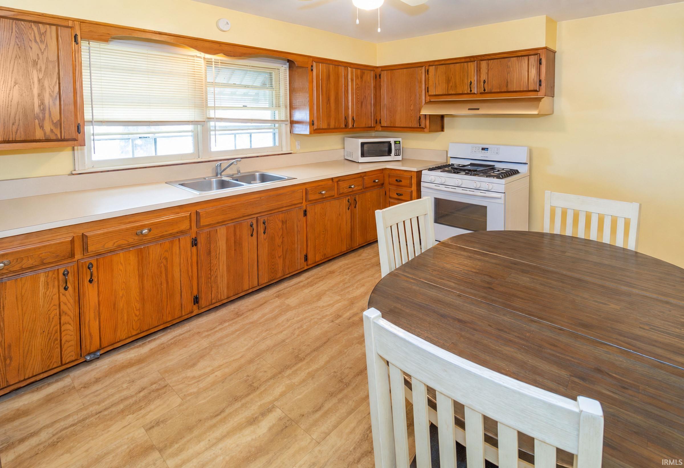 5566 West Martin Road Newburgh, IN 47630 - Photo 7 of 38 Gallery Image 7