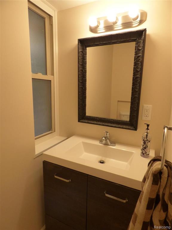 6120 Commerce Road West Bloomfield, MI 48324 - Photo 14 of 28