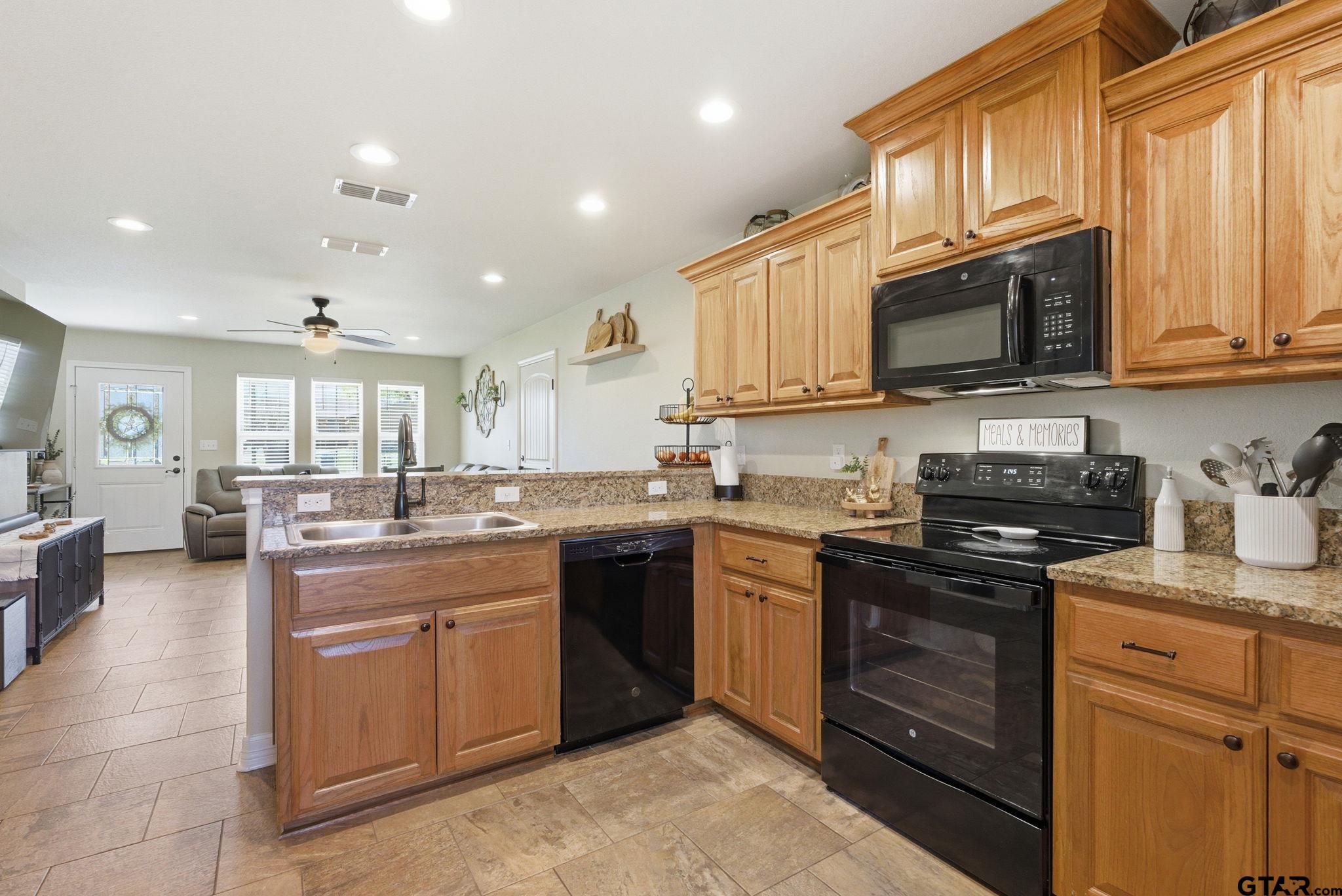 213 Freeman Street Lindale, TX 75771 - Photo 6 of 21