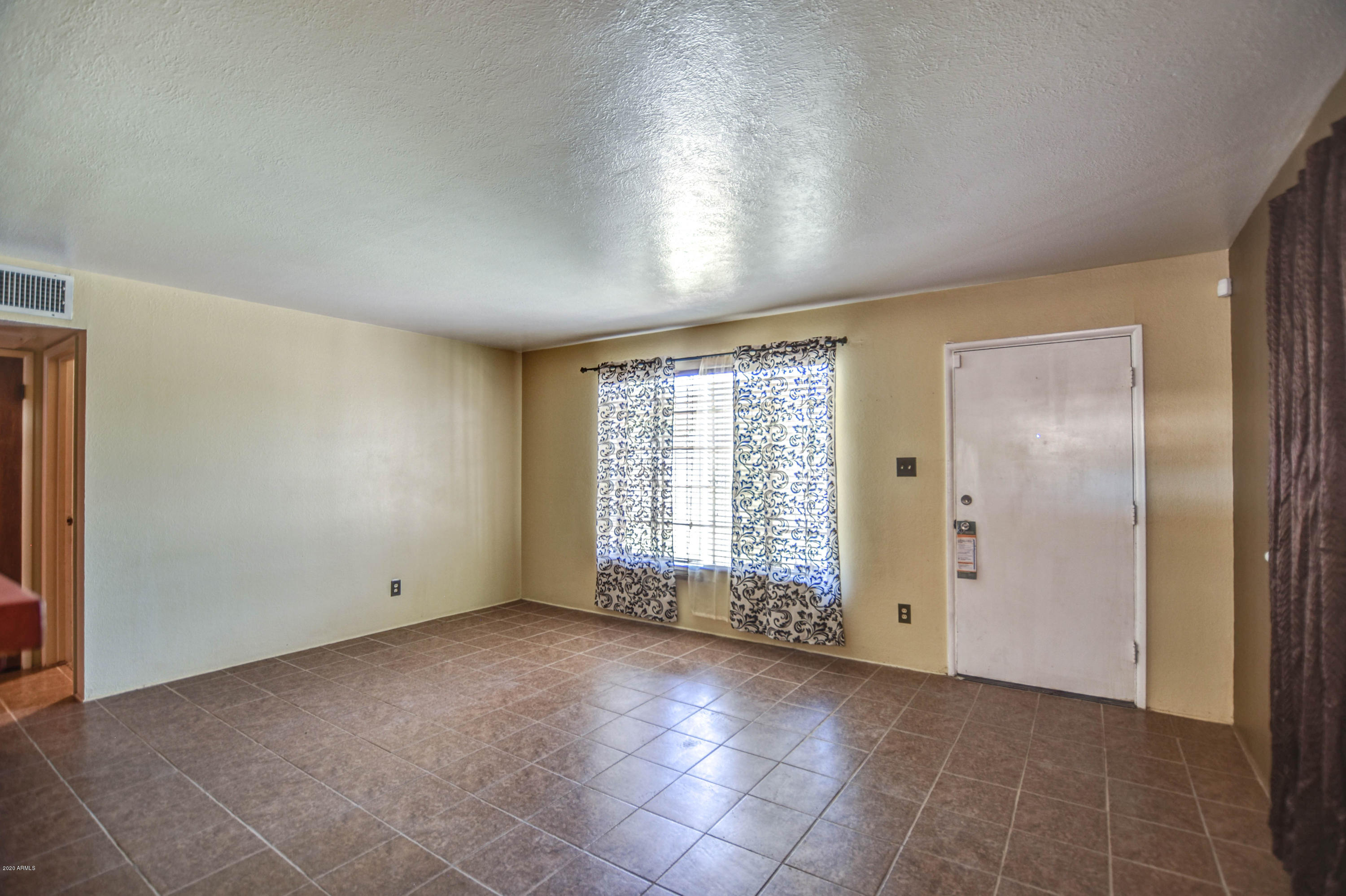 407 West Vineyard Road Phoenix, AZ 85041 - Photo 5 of 28 LIVING 1