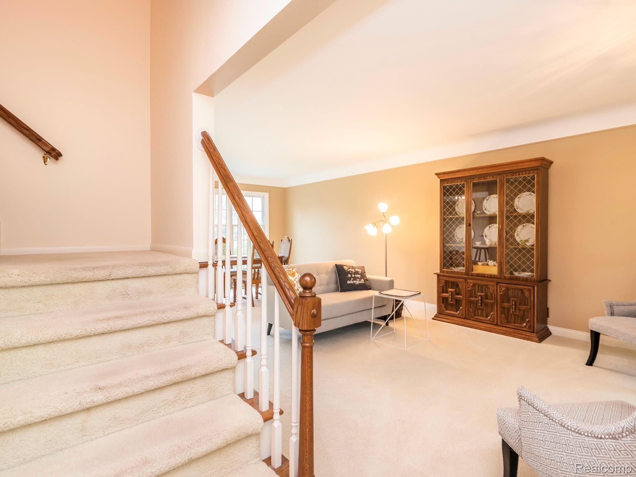563 North Rosedale Court Grosse Pointe, MI 48236 - Photo 7 of 75 016_6.jpg