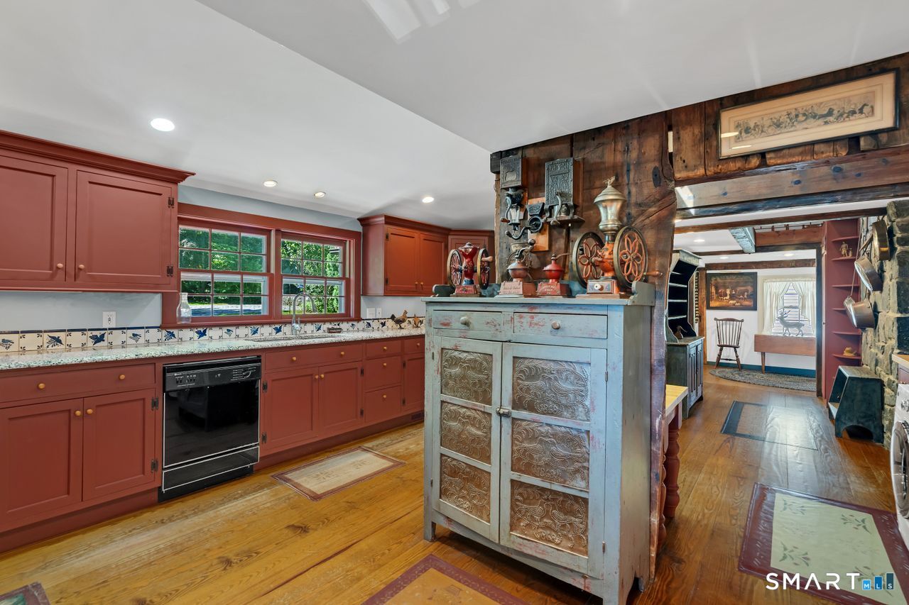 369 Saybrook Road Haddam, CT 06441 - Photo 4 of 29