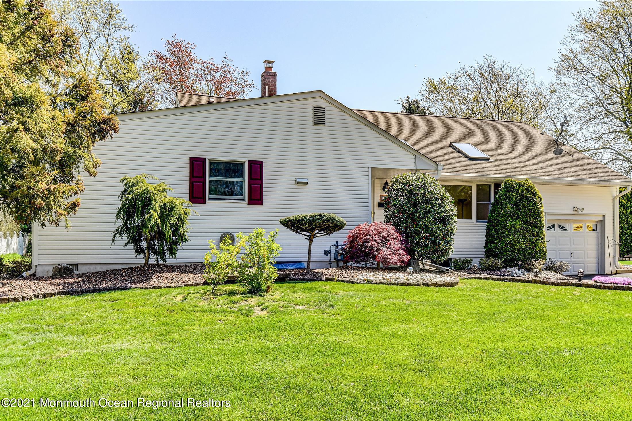 18 Old Manor Road Holmdel, NJ 07733 - Photo 1 of 25 Front (3)