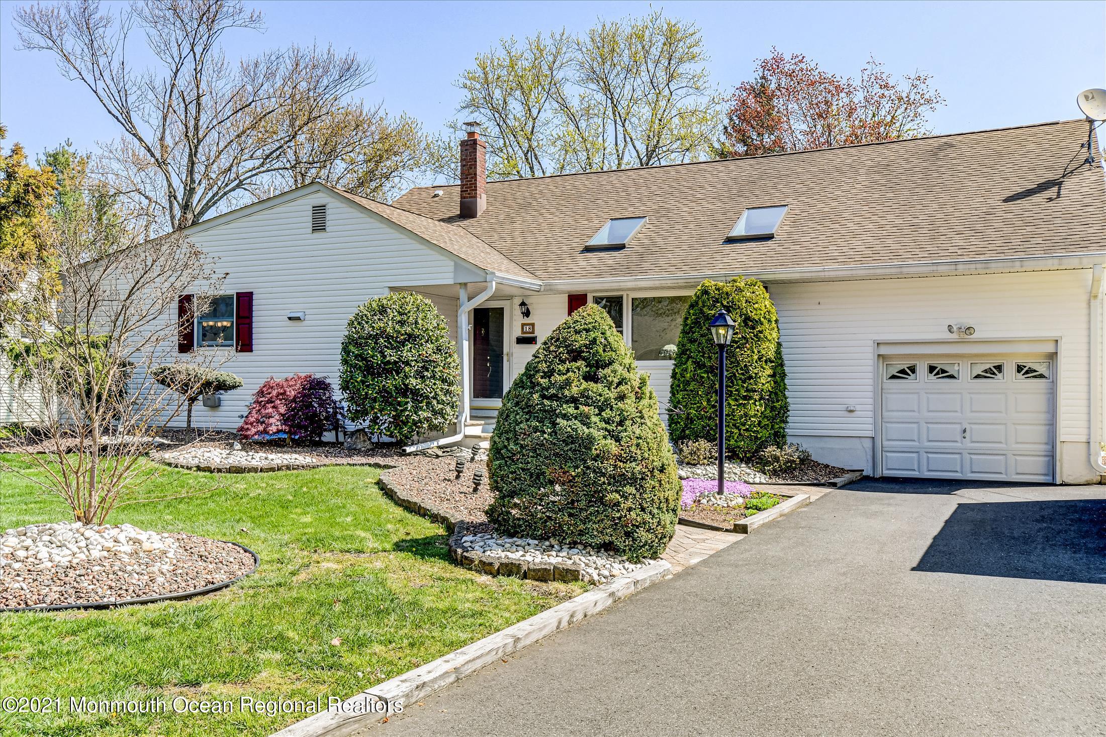 18 Old Manor Road Holmdel, NJ 07733 - Photo 2 of 25 Front (2)