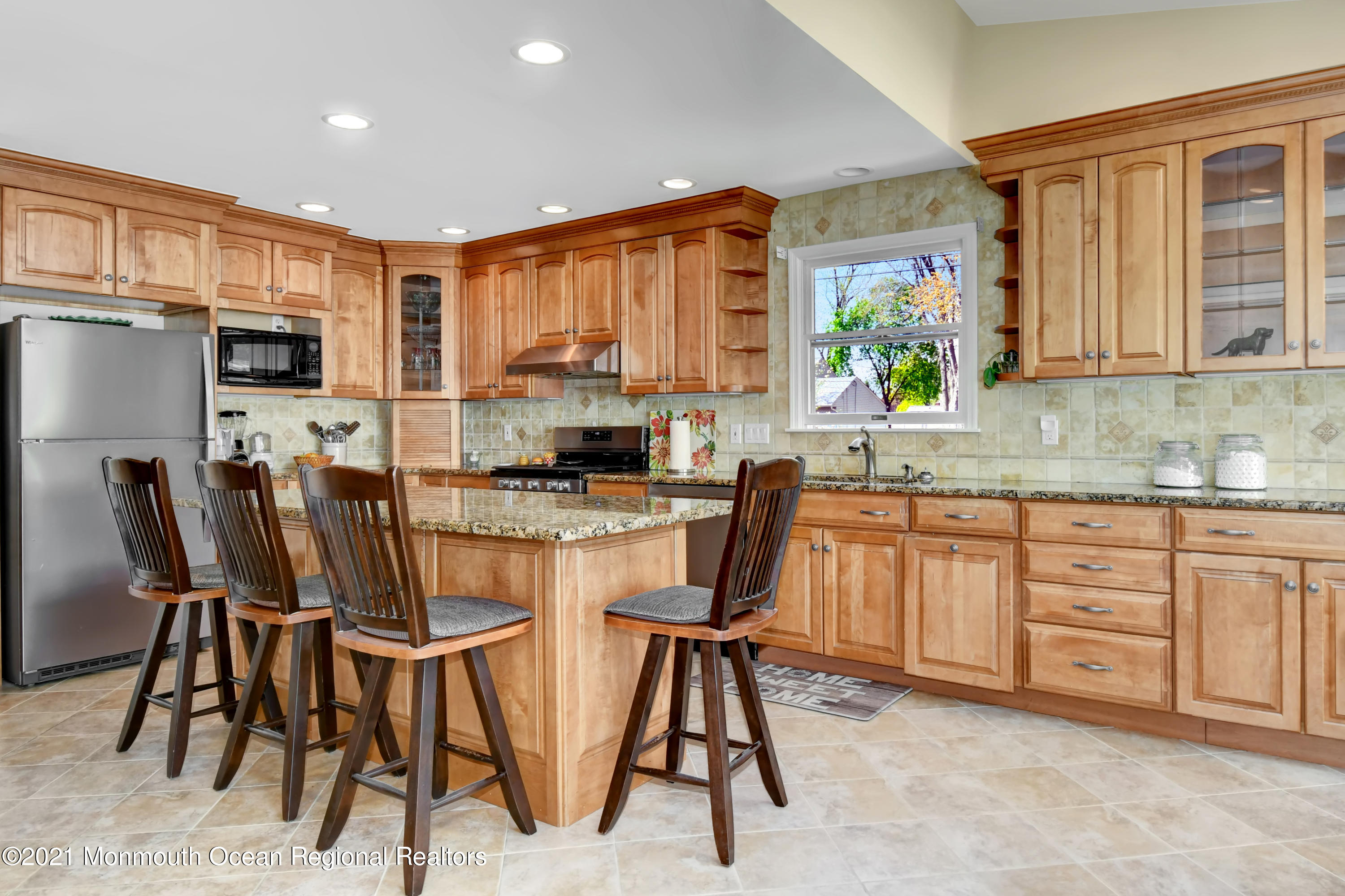 18 Old Manor Road Holmdel, NJ 07733 - Photo 4 of 25 09-Kitchen