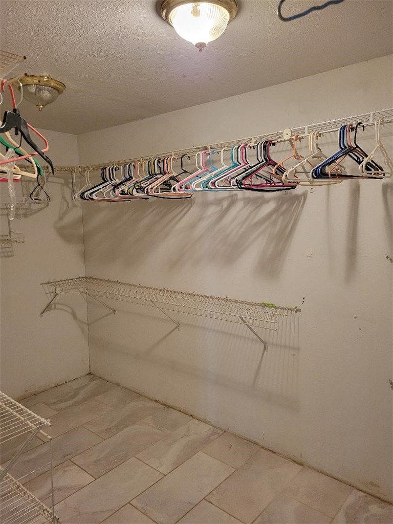 65922167 Unincorporated Parcel Needles, CA 92363 - Photo 33 of 47 a bathroom with a bathtub