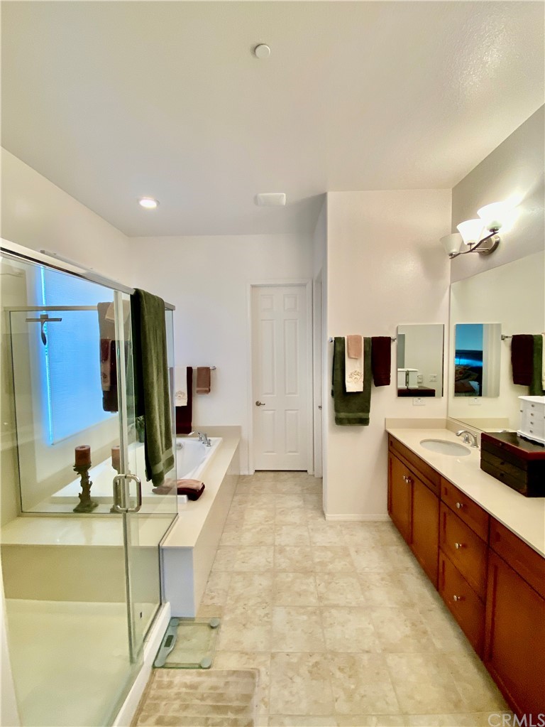 1563 Savannah Creek Beaumont, CA 92223 - Photo 20 of 28 a large room with a large counter top furniture and appliances