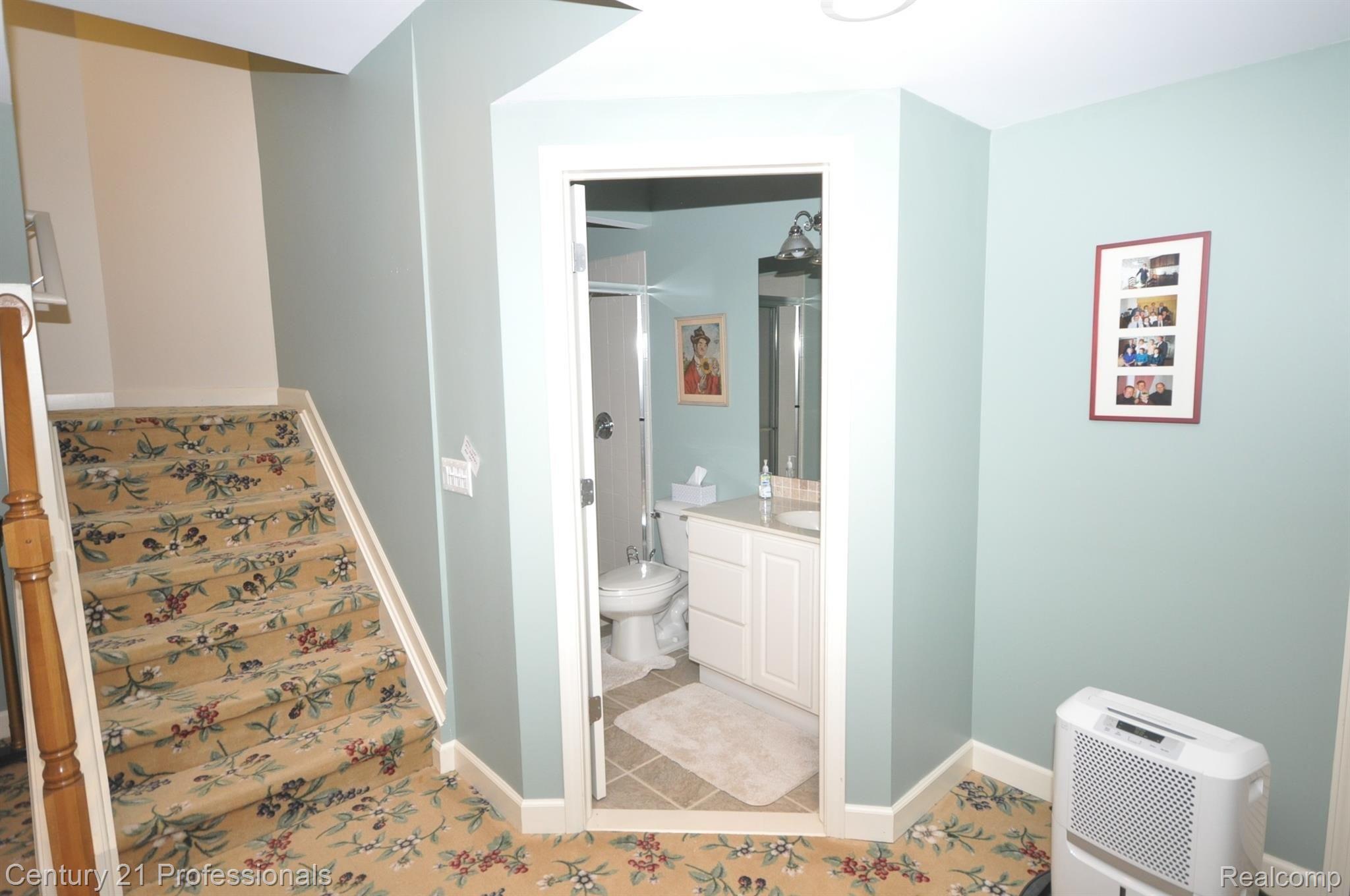 5045 Belmonte Drive Rochester, MI 48306 - Photo 27 of 52 26-5045 Belmonte.JPG
