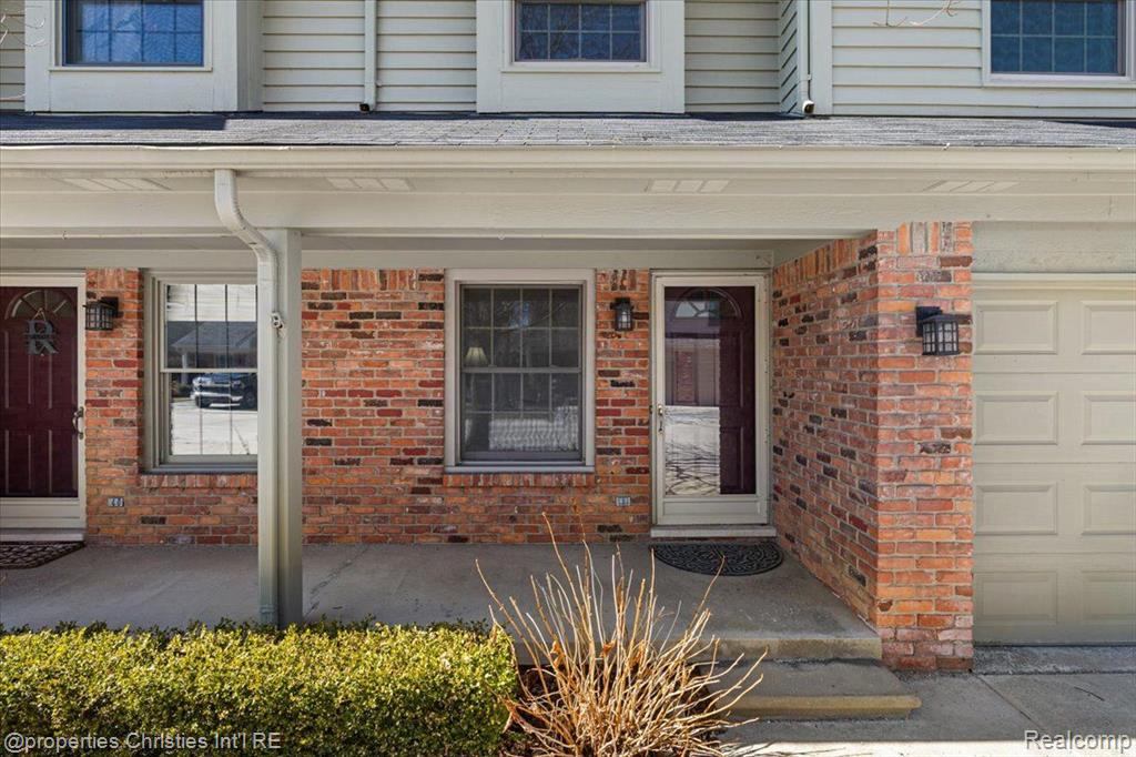 67 Maple Grove Clawson, MI 48017 - Photo 2 of 24 Gallery Image 2