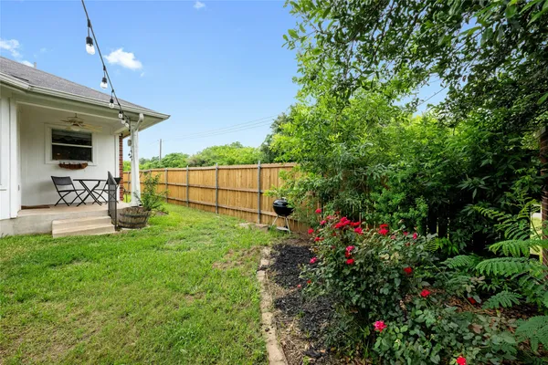 a view of a backyard with garden