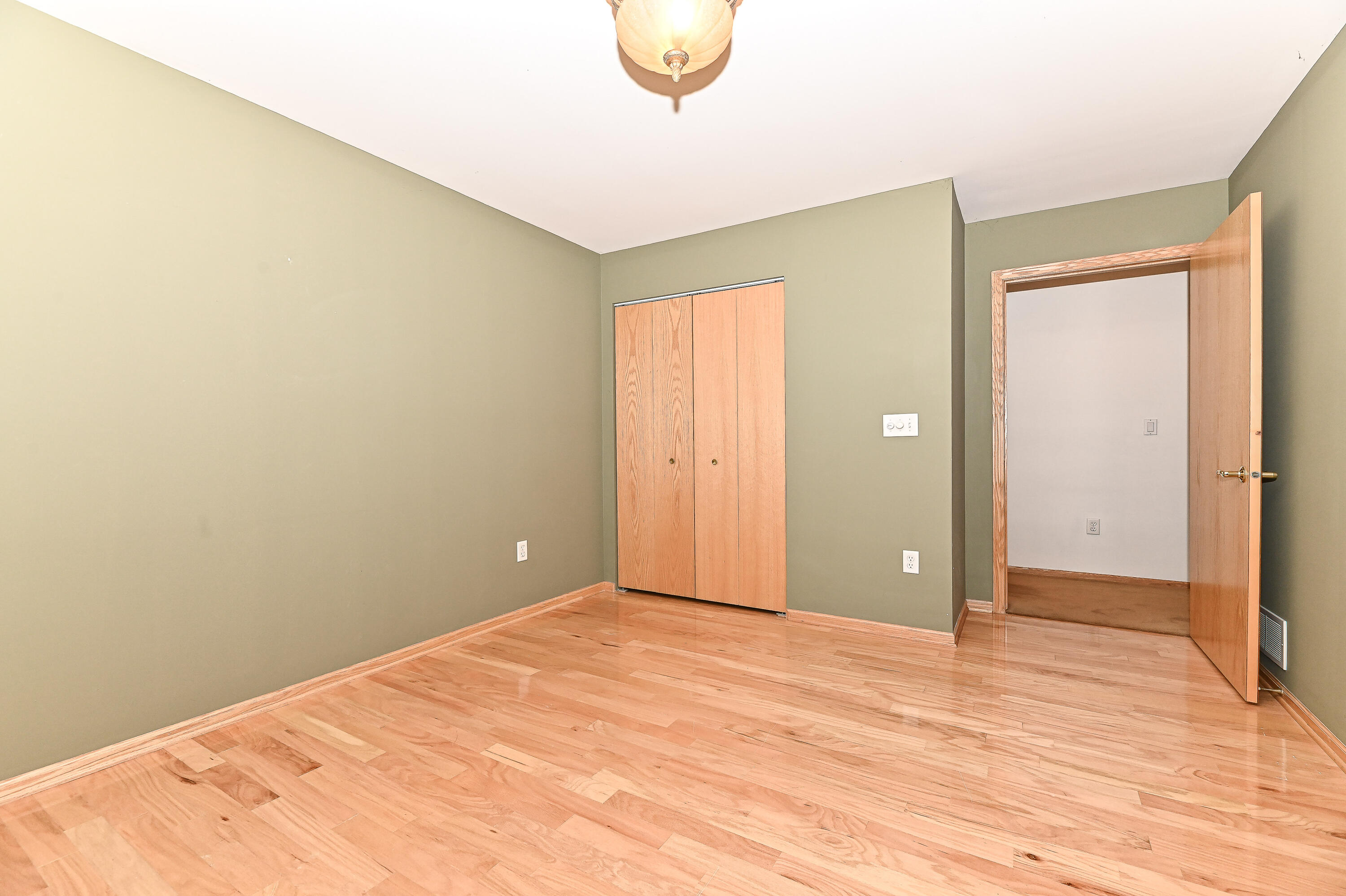 91 Potawatomi Road, Unit G1 Williams Bay, WI 53191 - Photo 29 of 49 Bedroom 3