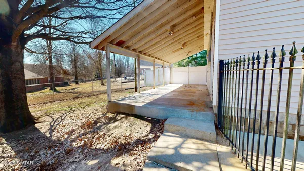 a view of a yard with a tree