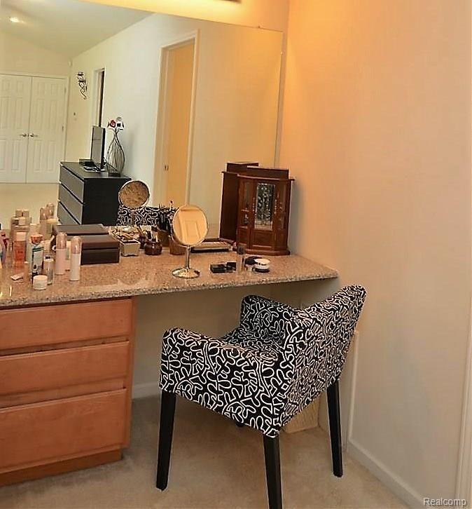 966 Trinway Road Troy, MI 48085 - Photo 17 of 26 DRESSING TABLE