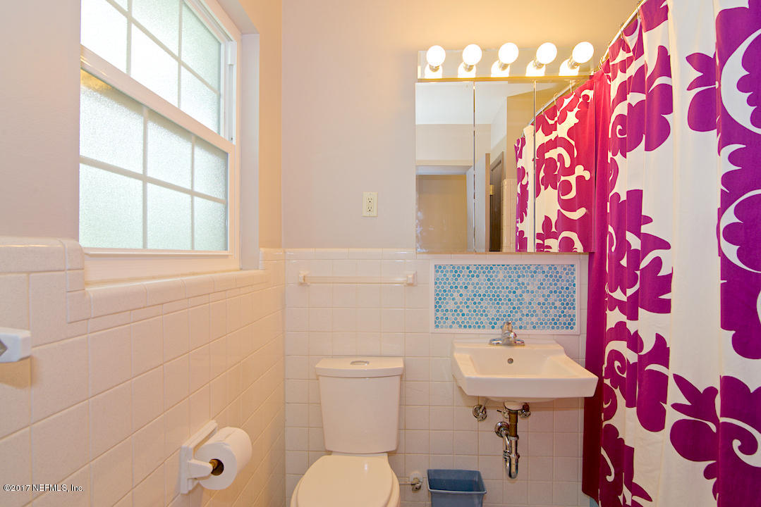906 Montego Road East Jacksonville, FL 32216 - Photo 25 of 29 Hall Bath