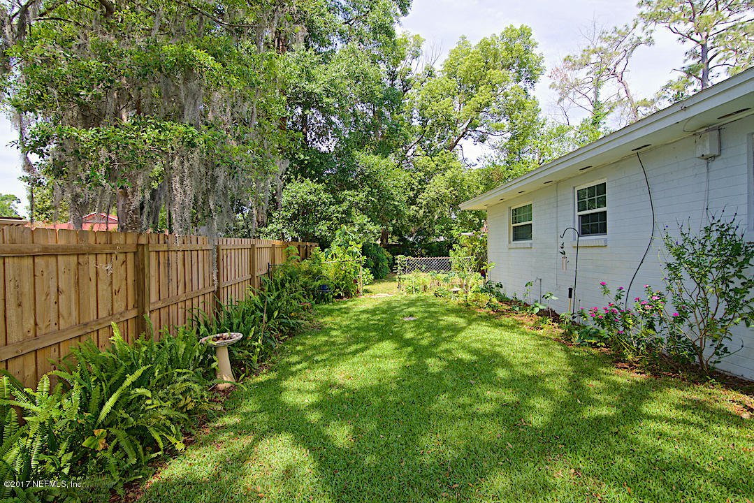 906 Montego Road East Jacksonville, FL 32216 - Photo 10 of 29 Side Yard