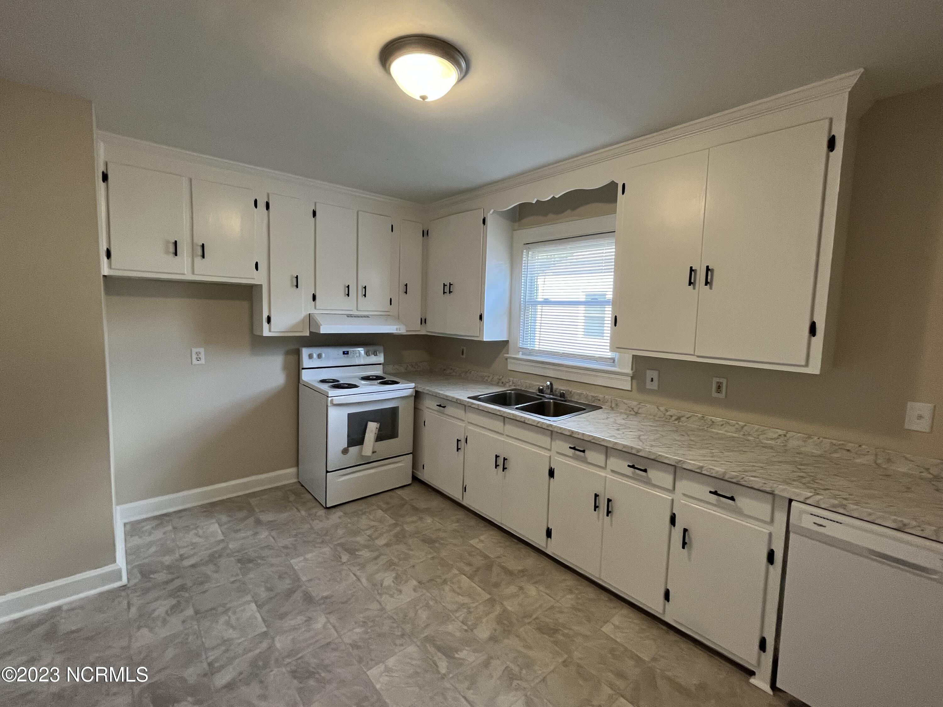 1417 Mercer Street Southwest Wilson, NC 27893 - Photo 6 of 13 IMG-5002 (1)