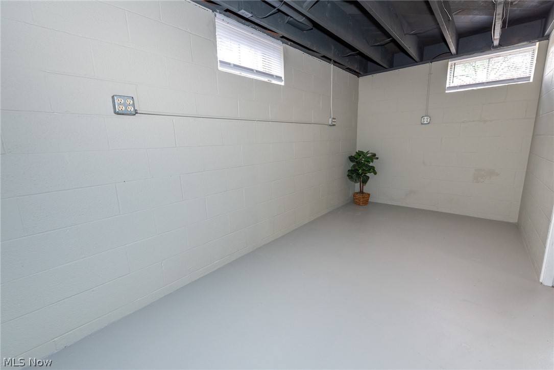 1137 Krumroy Road Akron, OH 44306 - Photo 20 of 27