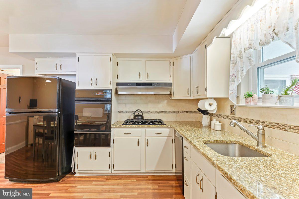 3092 Heather Road Broomall, PA 19008 - Photo 8 of 43