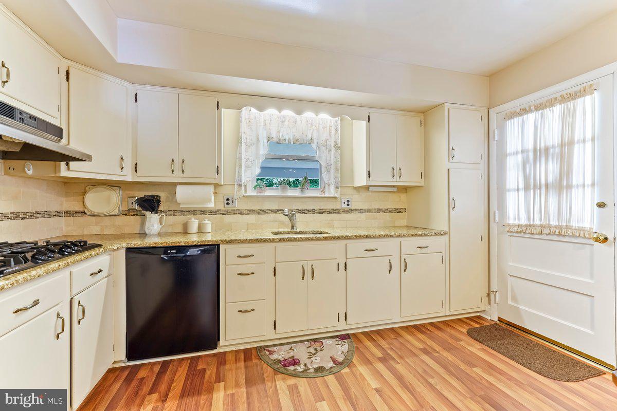 3092 Heather Road Broomall, PA 19008 - Photo 10 of 43