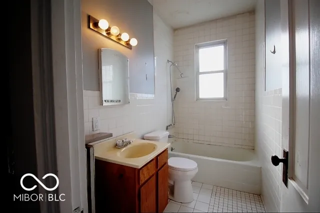 $290,000 | 36 South Jefferson Street, Knightstown, IN 46148