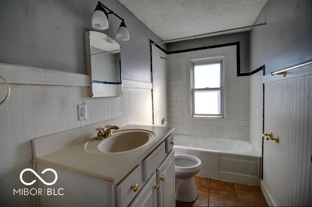 $290,000 | 36 South Jefferson Street, Knightstown, IN 46148