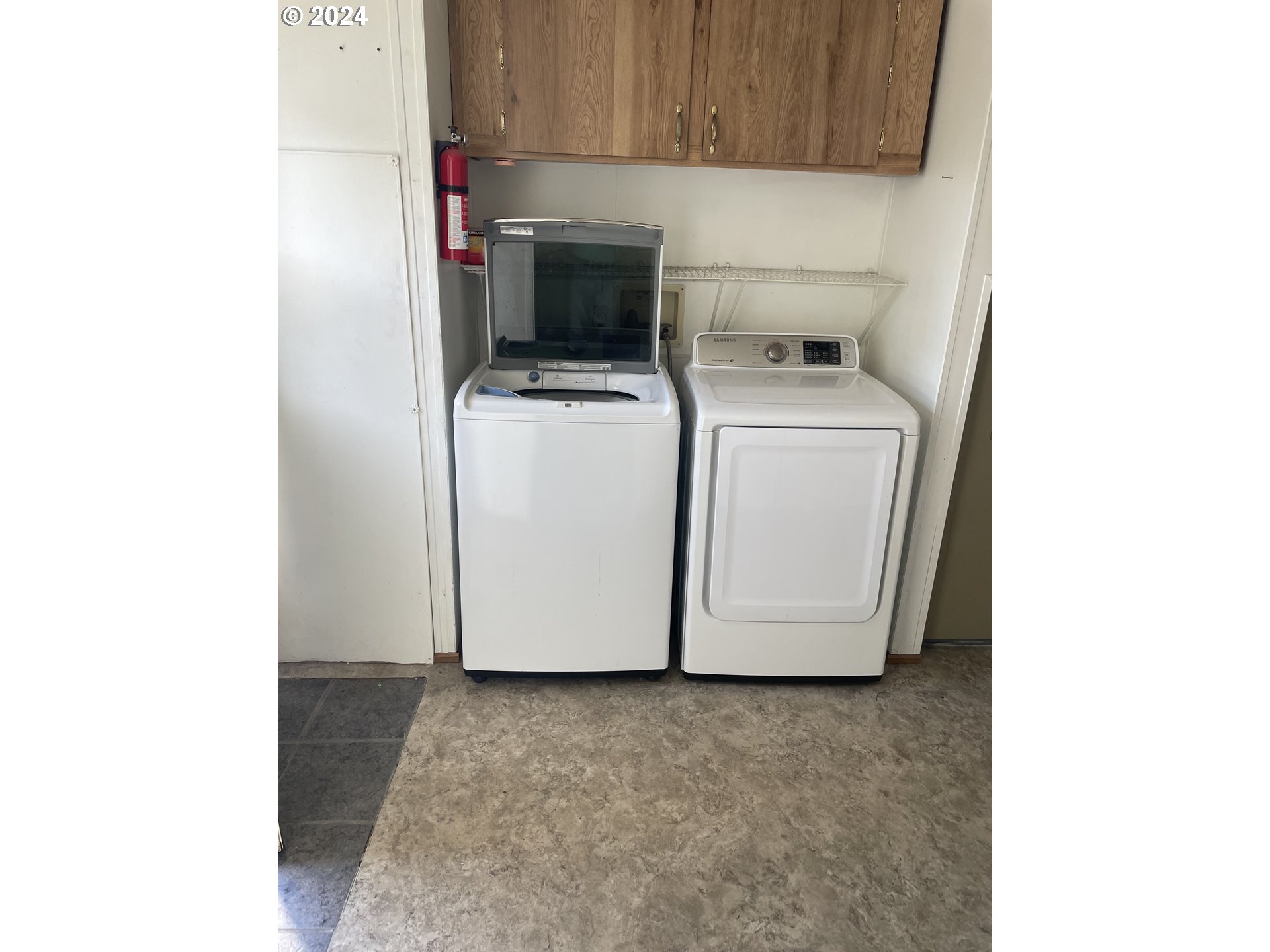 55096 Harrison Road Southwest Bandon, OR 97411 - Photo 13 of 34 a utility room with dryer and washer