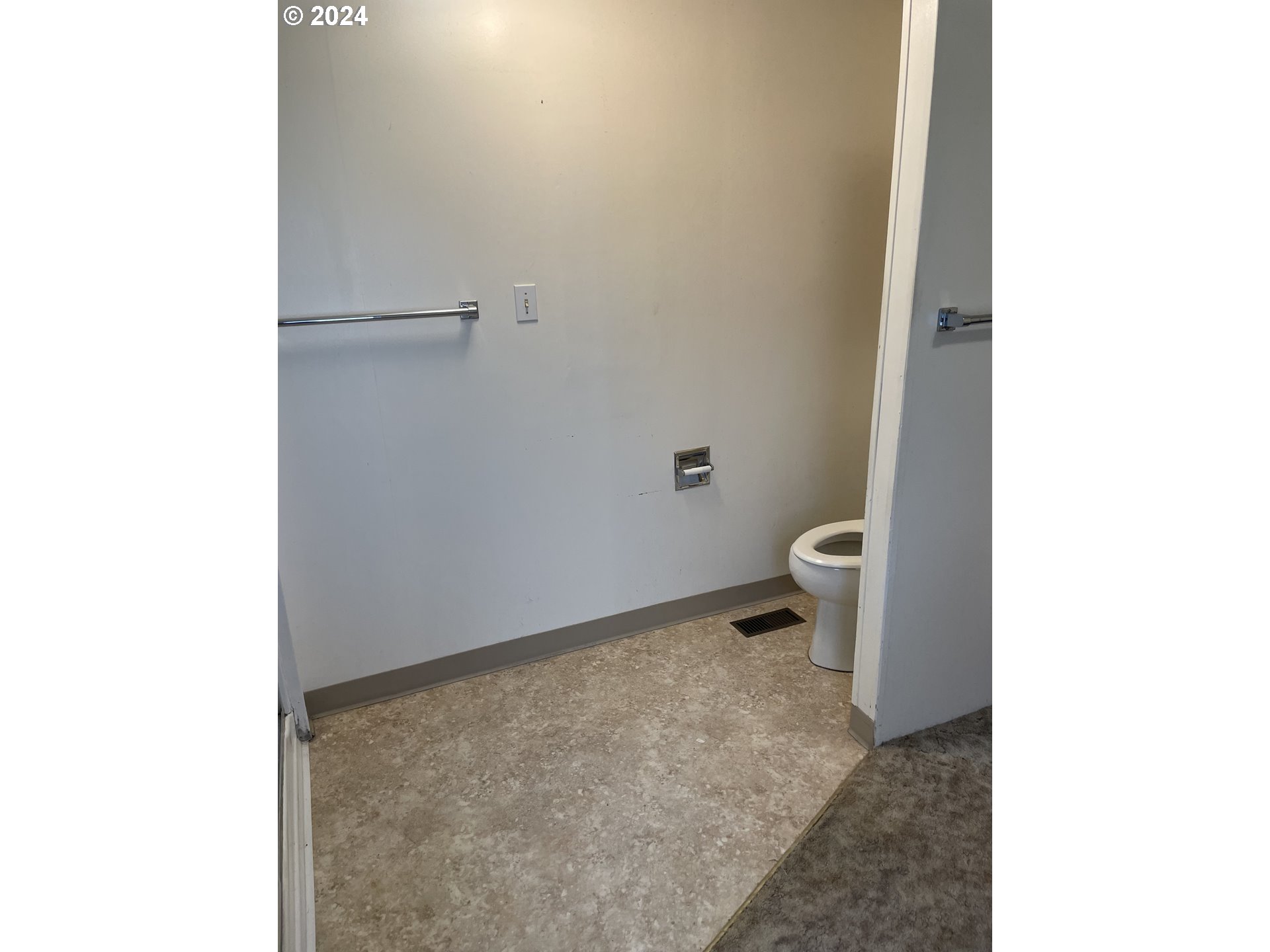 55096 Harrison Road Southwest Bandon, OR 97411 - Photo 18 of 34 a view of a bathroom with a toilet