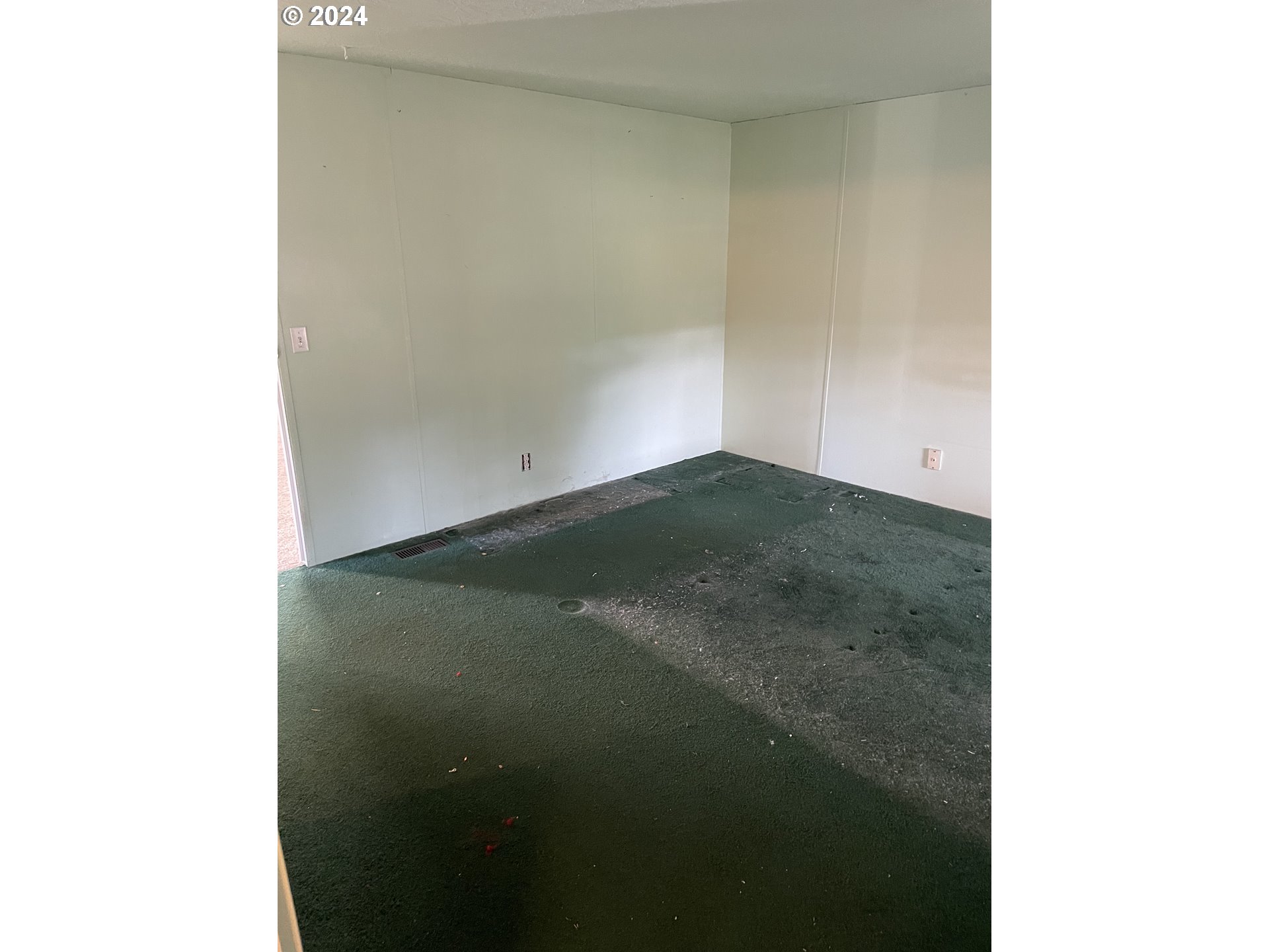 55096 Harrison Road Southwest Bandon, OR 97411 - Photo 20 of 34 a view of a small space