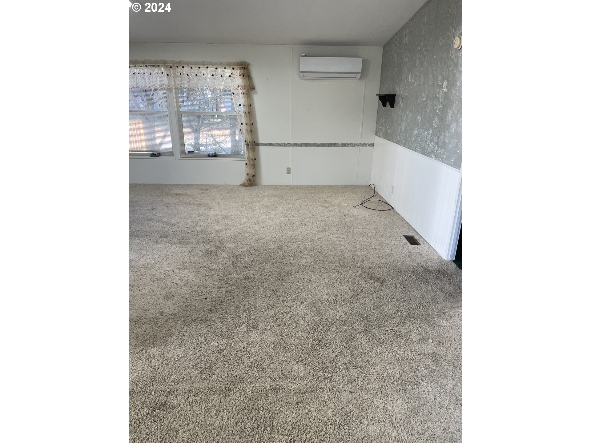 55096 Harrison Road Southwest Bandon, OR 97411 - Photo 6 of 34 a view of room and window