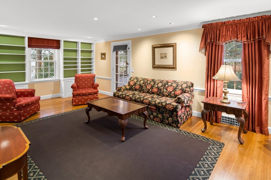 21 Fairway Road Brookline, MA 02467 - Photo 2 of 30 a living room with furniture and a window