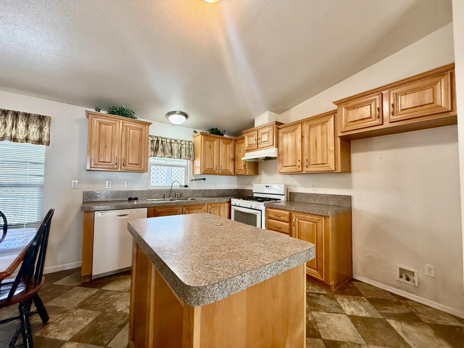 140 Clipper Lane Modesto, CA 95356 - Photo 4 of 25
