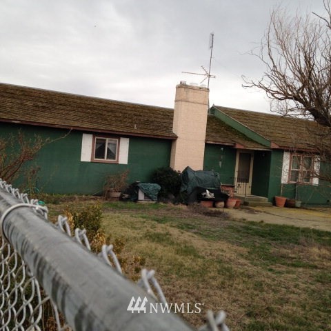 699 Mckay Road Touchet, WA 99360 - Photo 1 of 24